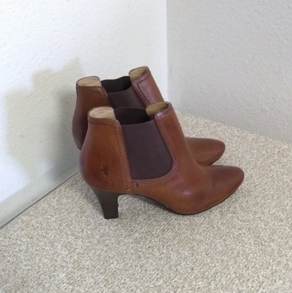 Frye Chelsea Brown Leather Ankle Boots. - Picture 3 of 6